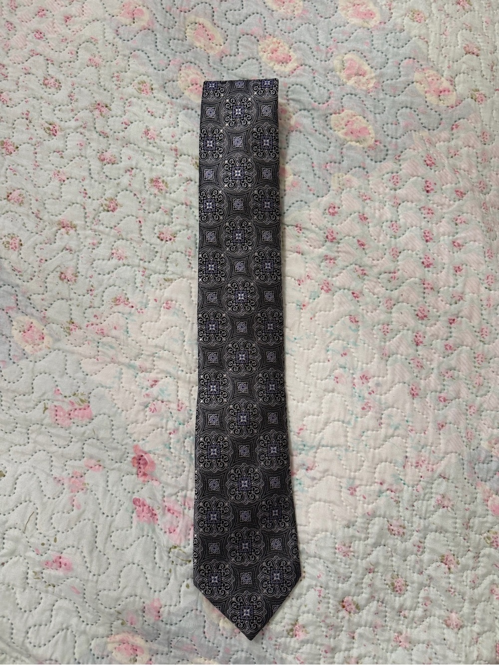 Hart Schaffner Marx Black and Gray Medallion Silk Tie